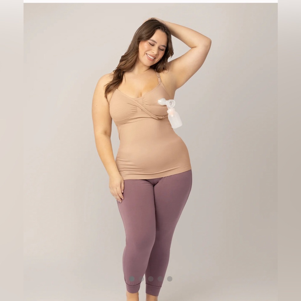 Kindred Braveley sublime hands-free nursing and pumping tank. Size Small.